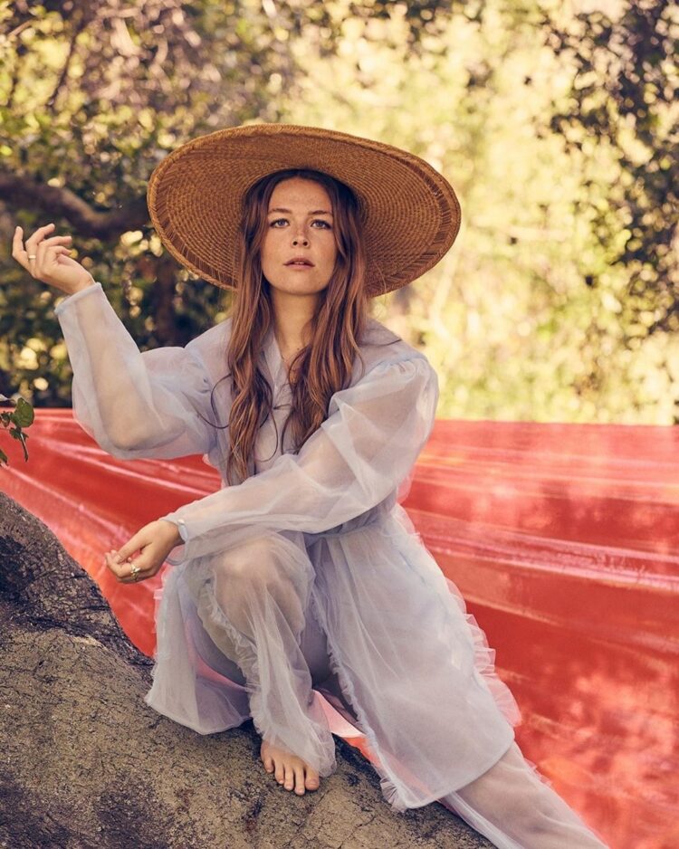 maggie rogers feet 2