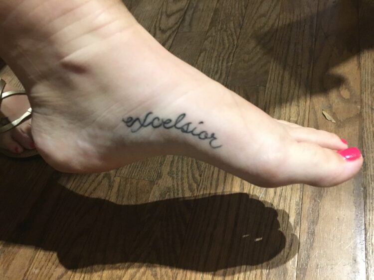 maggie stiefvater feet