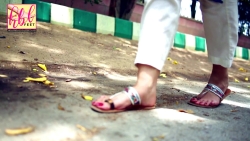 maham aamir feet 4
