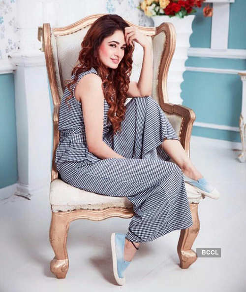 mahika sharma feet 1