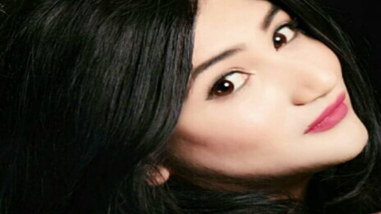 mahika sharma feet 3