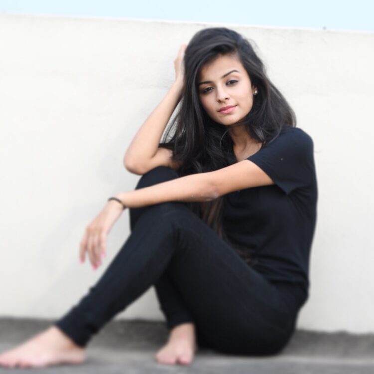 mahima makwana feet 3