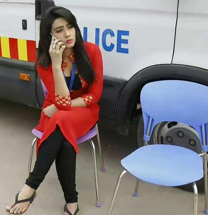 mahiya mahi feet
