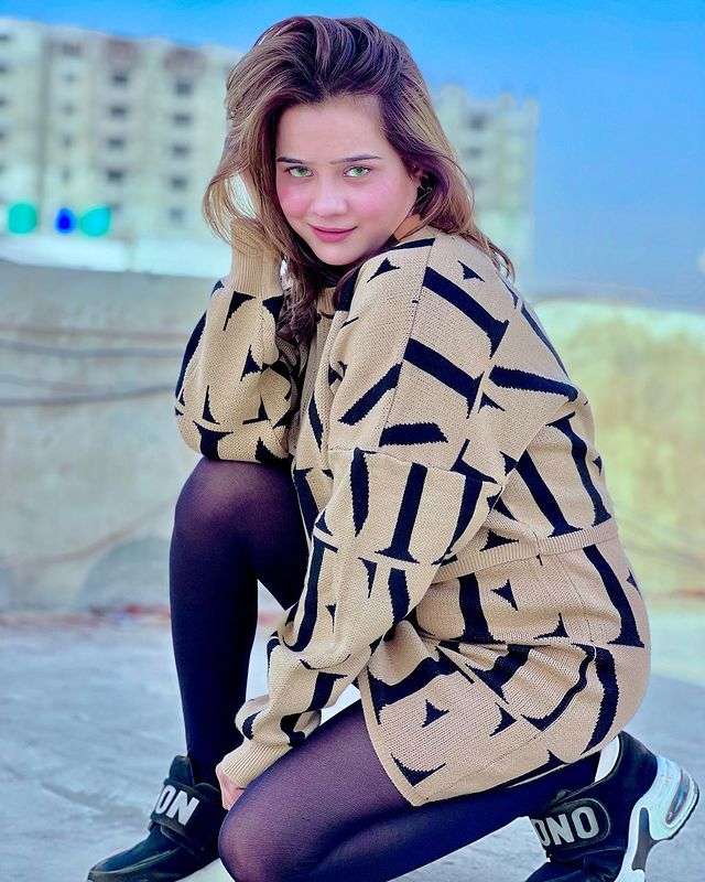 mahjabeen misswow feet 5