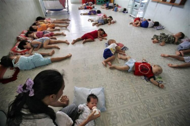 mai thi anh huyen feet 1