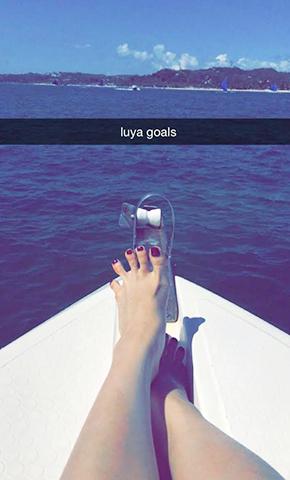 maine mendoza feet 6