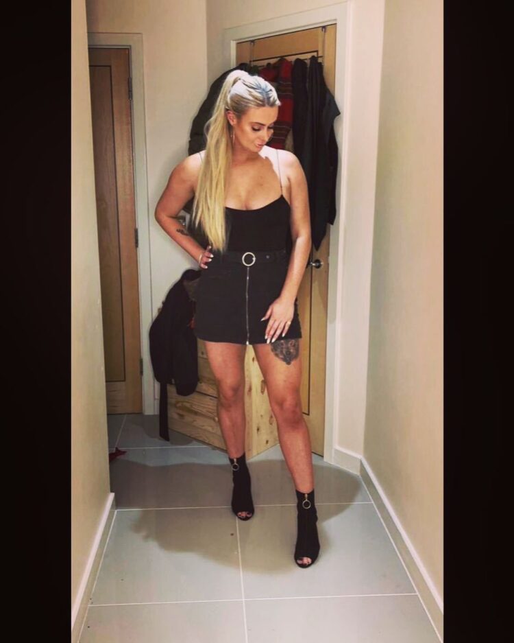 maisie gillespie feet 1