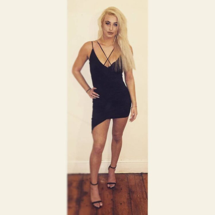 maisie gillespie feet 3