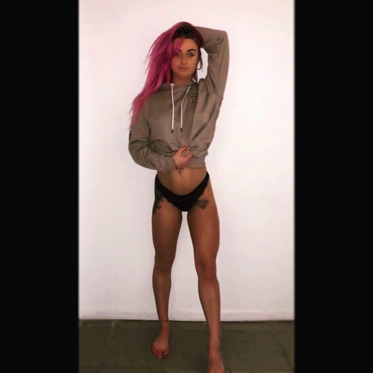 maisie gillespie feet 4