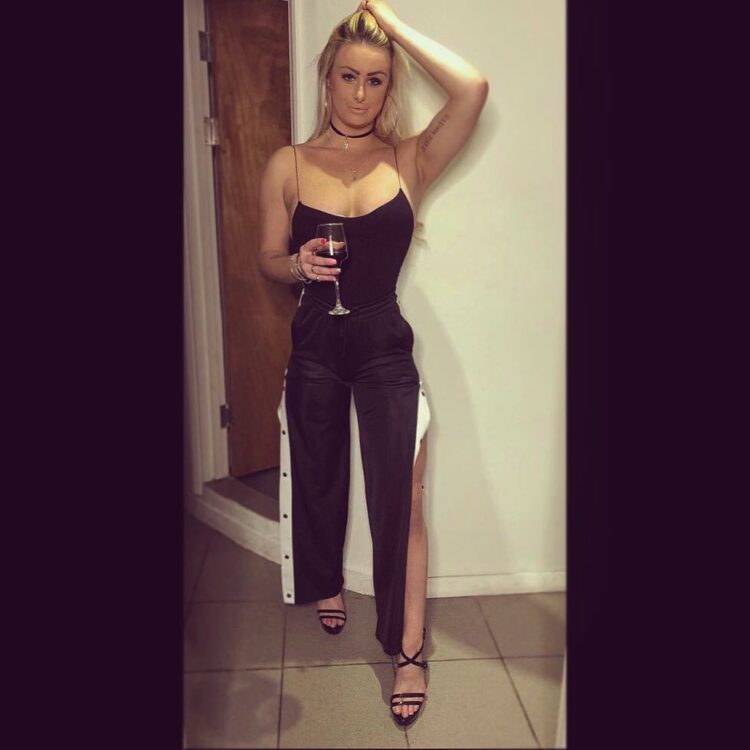 maisie gillespie feet 5