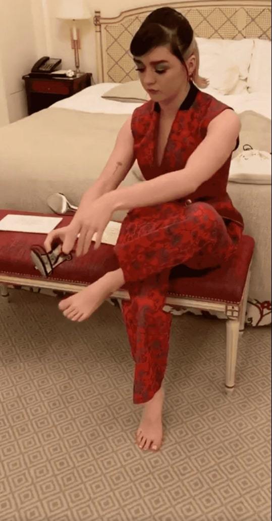 maisie williams feet 3