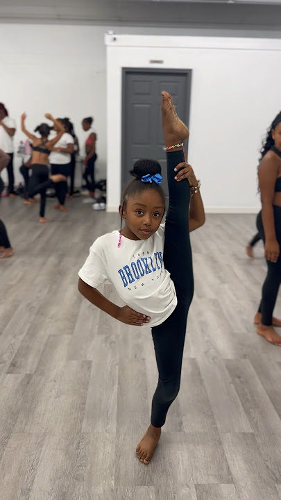 maissa hocini feet 4