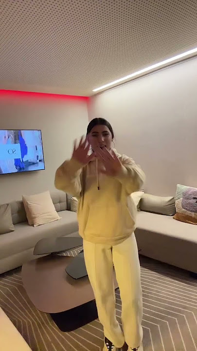 maissa hocini feet 6