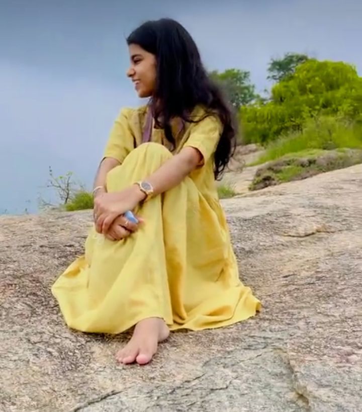 maithili thakur feet 2