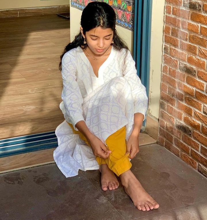maithili thakur feet