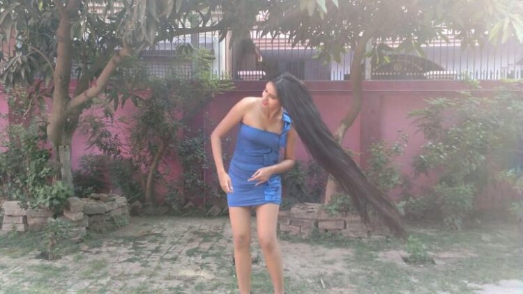 maitreni mishra feet