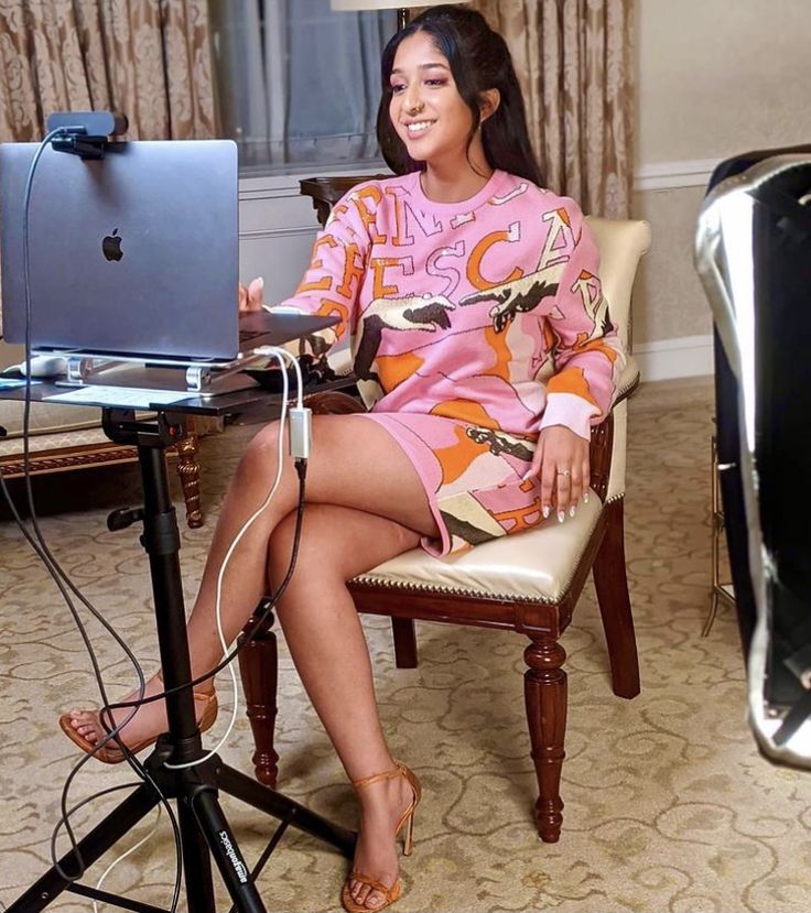 maitreyi ramakrishnan feet 3