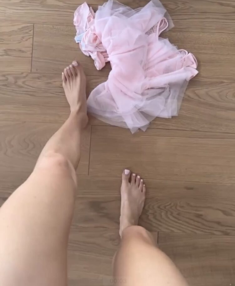maja shining feet 1