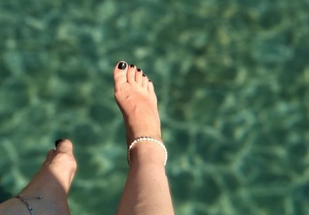 makani nalu feet 4