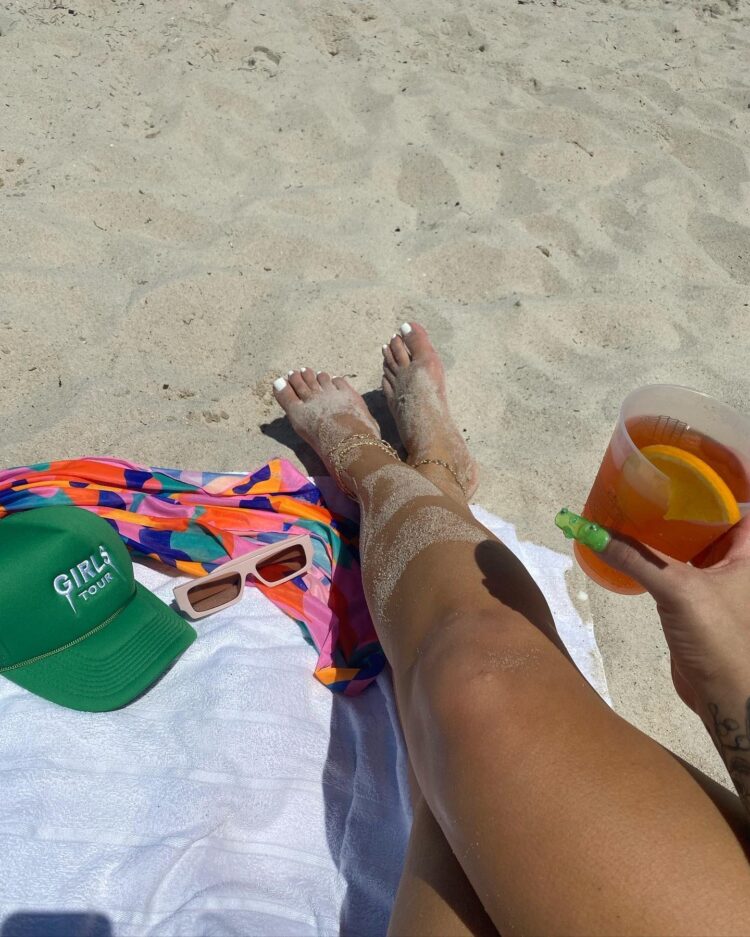 makayla london feet 3