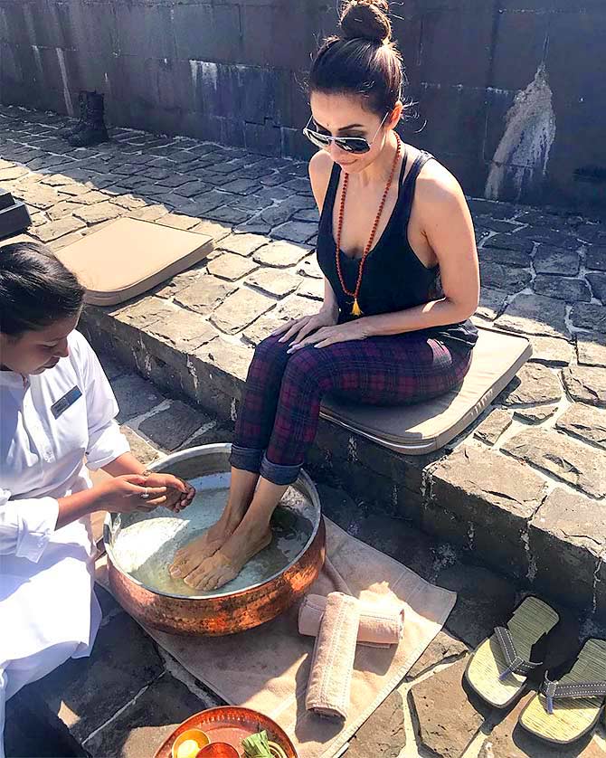 malaika arora feet 5