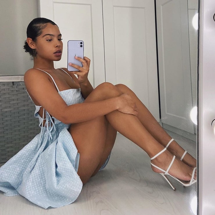 malaika terry feet 3