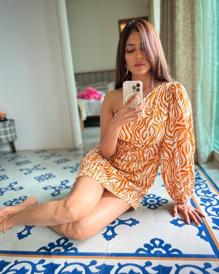 malavika mohanan feet