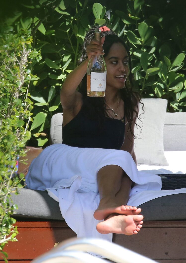 malia obama feet