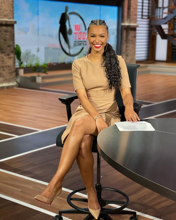 malika andrews feet 6