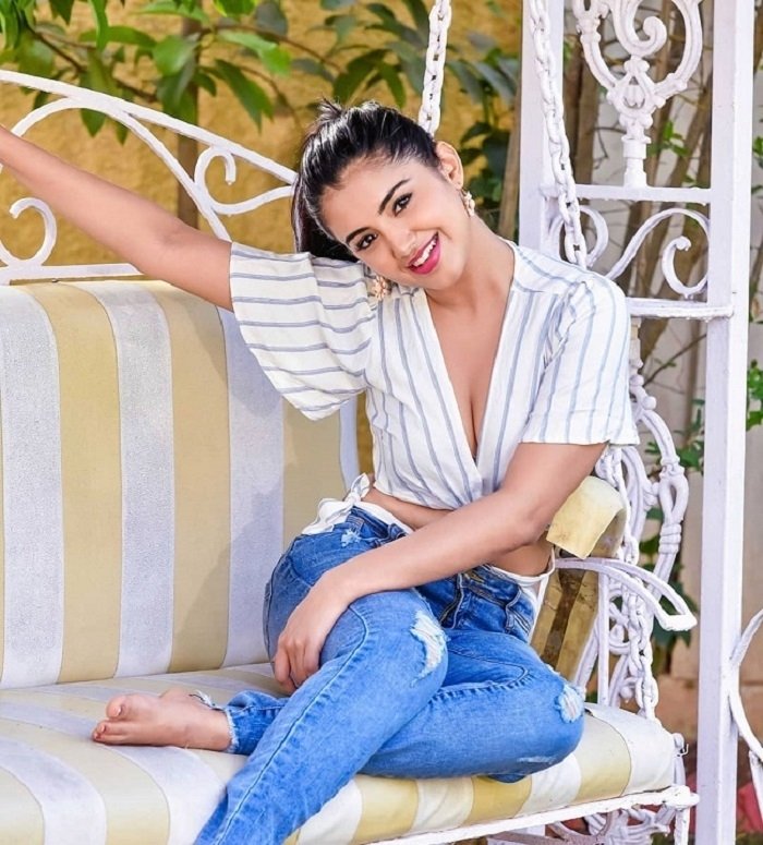 malvika sharma feet 4