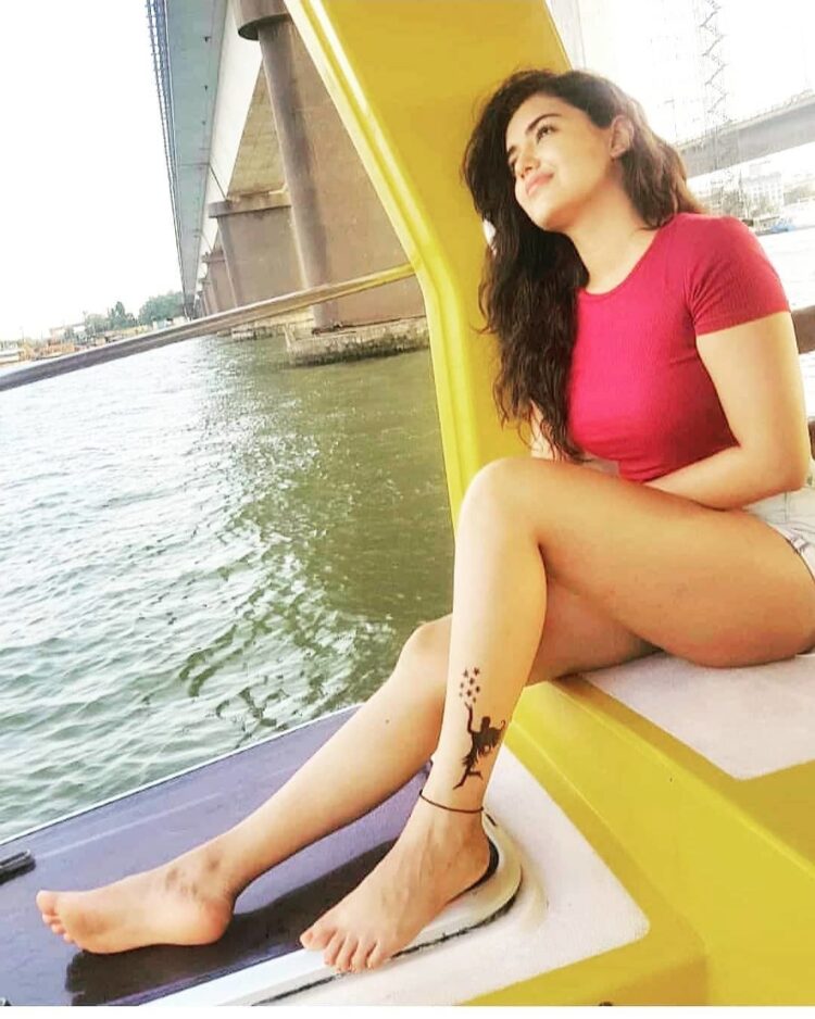 malvika sharma feet