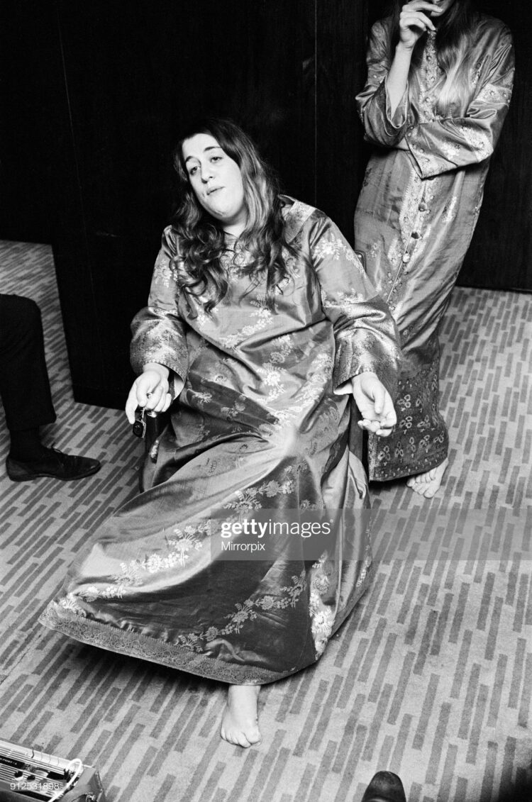 mama cass elliot feet