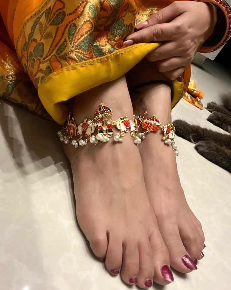 manasi naik feet