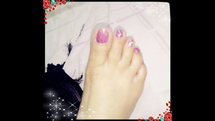 mandana karimi feet 5