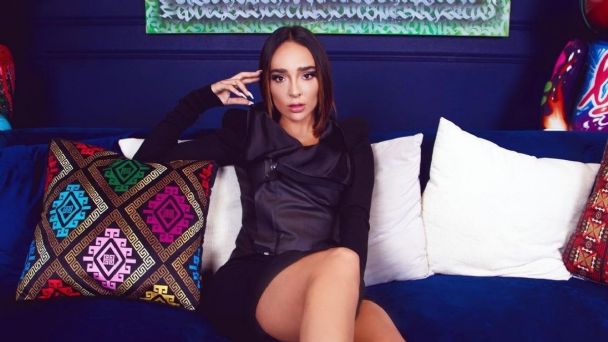 manelyk gonzalez feet 6