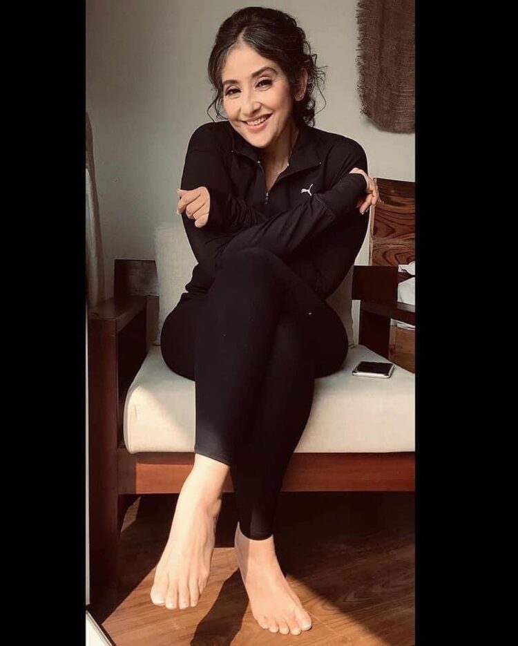 manisha koirala feet 1