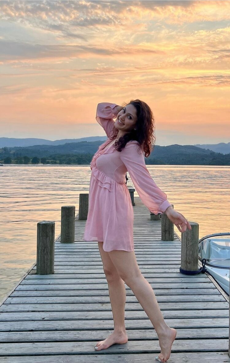 manjari fadnnis feet 4