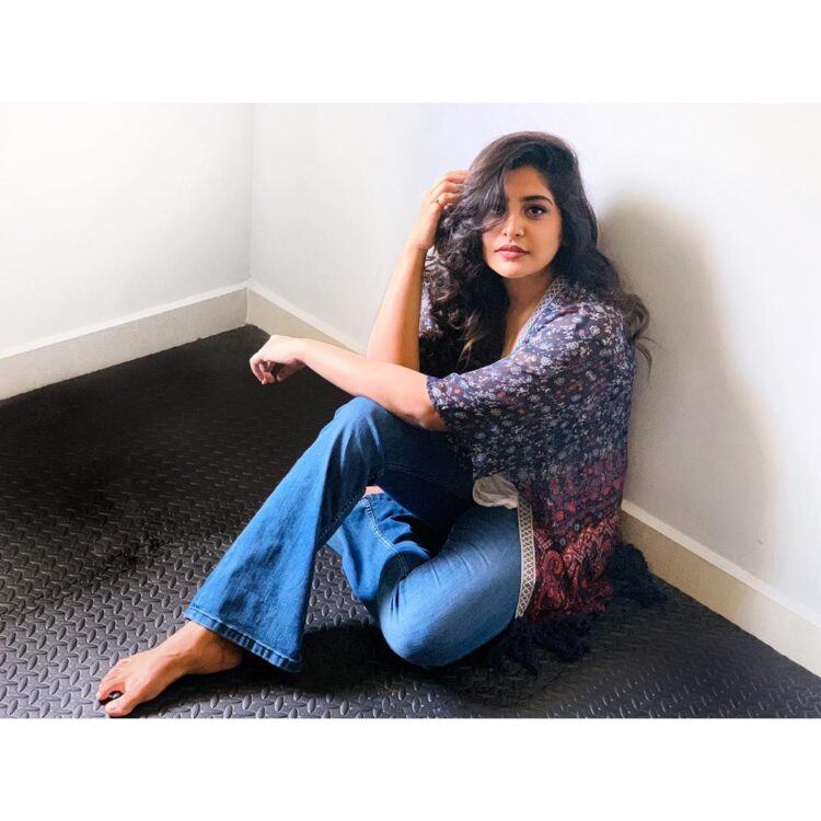manjima mohan feet 2