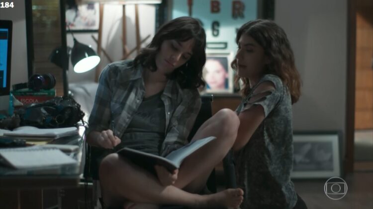 manoela aliperti feet 3