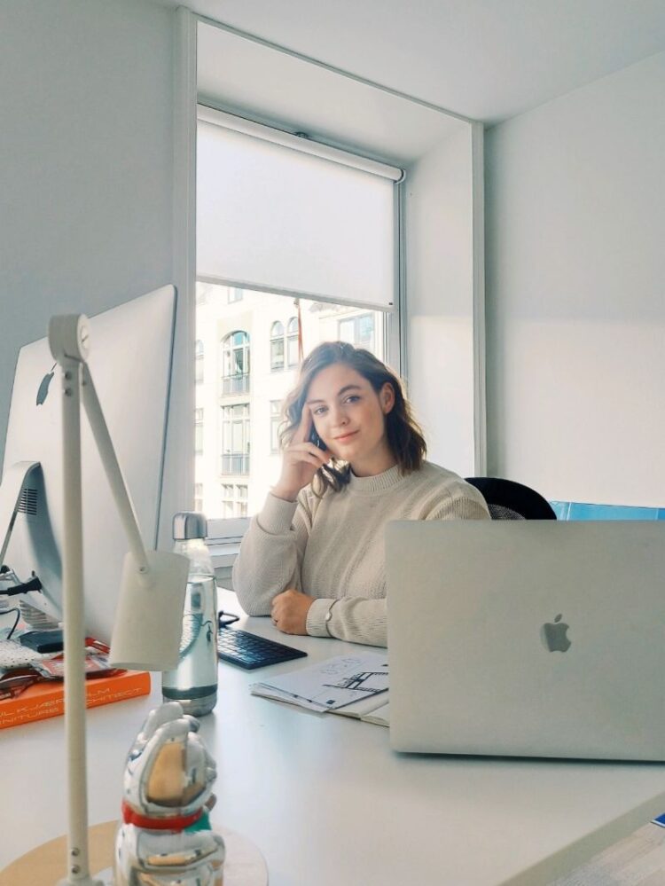 manuela osk haroardottir feet 1