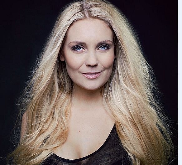 manuela osk haroardottir feet