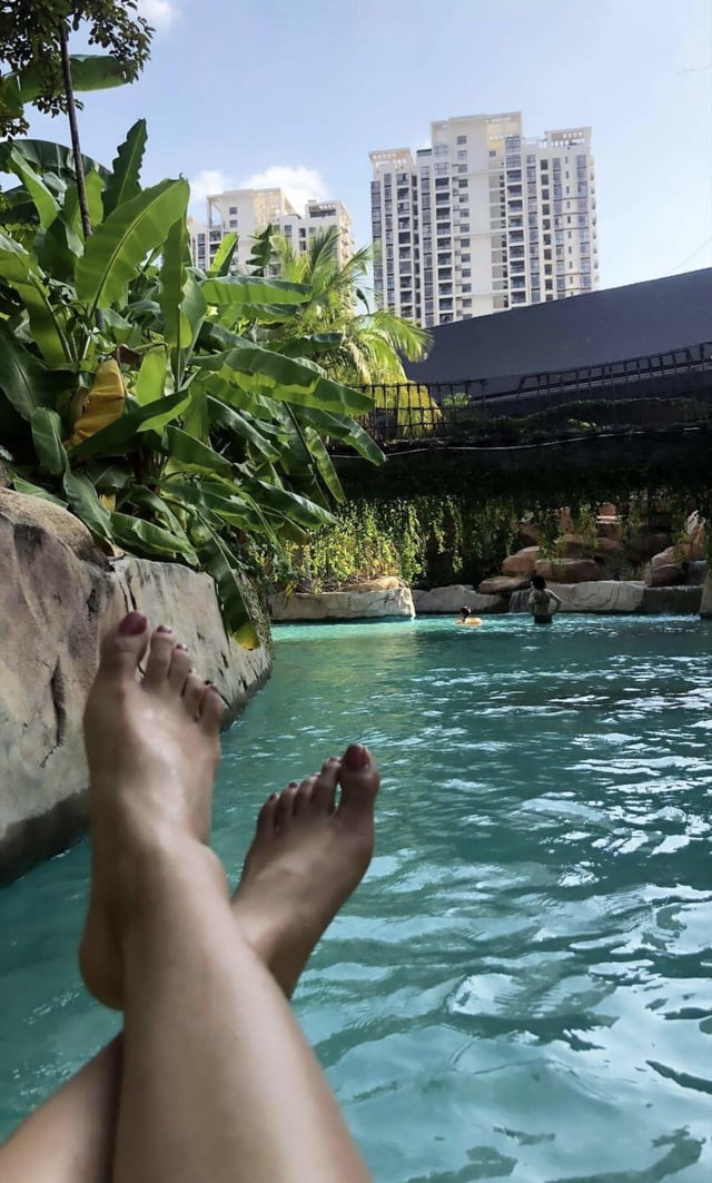 manushi chhillar feet