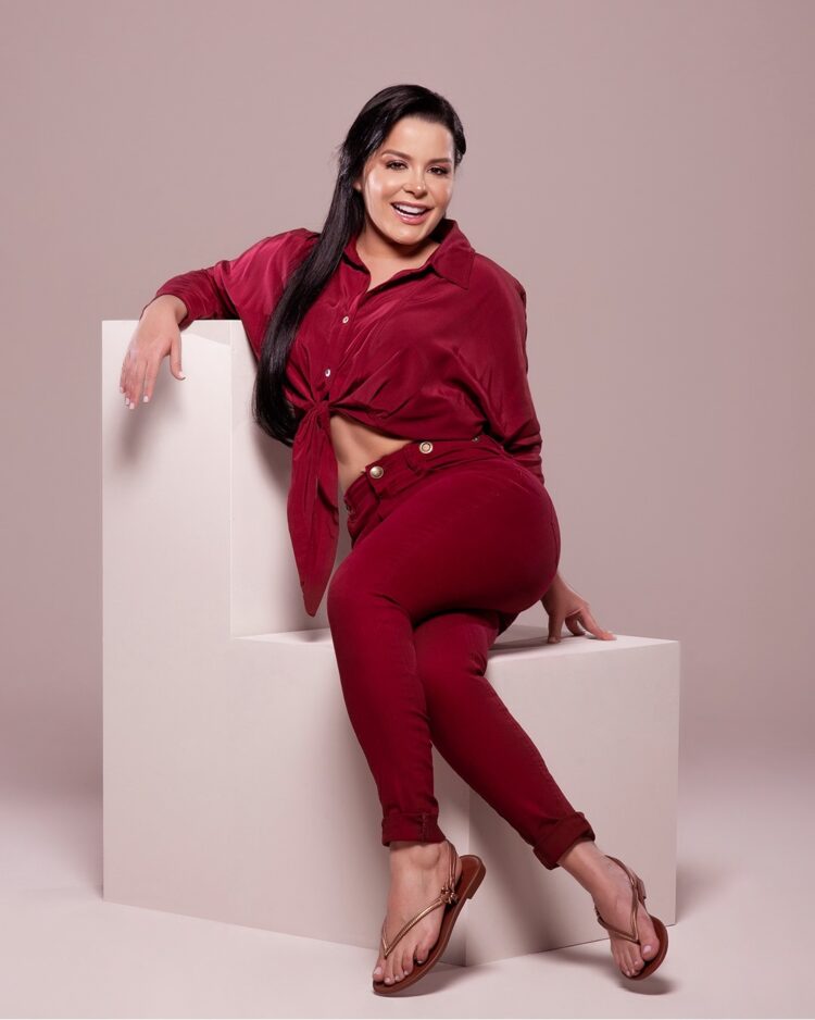 maraisa fidelis feet 3