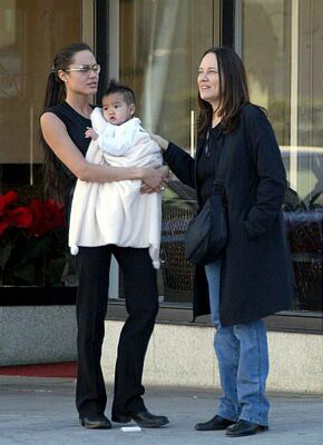 marcheline bertrand feet 6