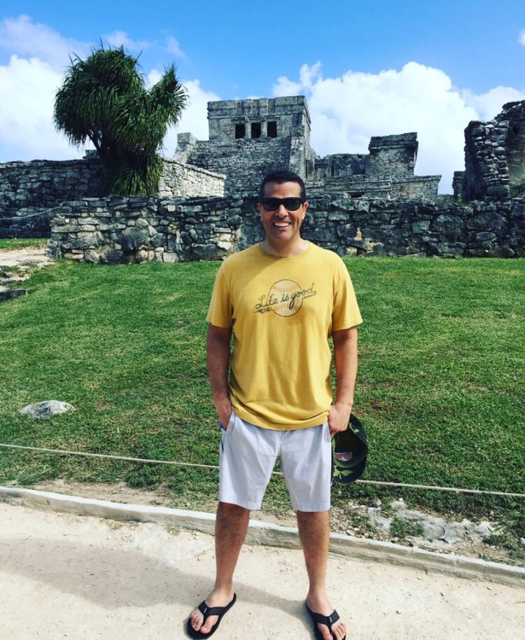 Marco Antonio Regil Feet