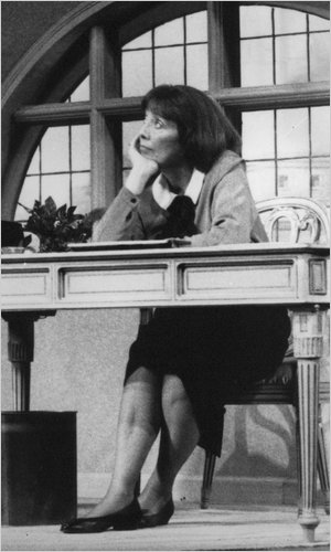 margaret tyzack feet