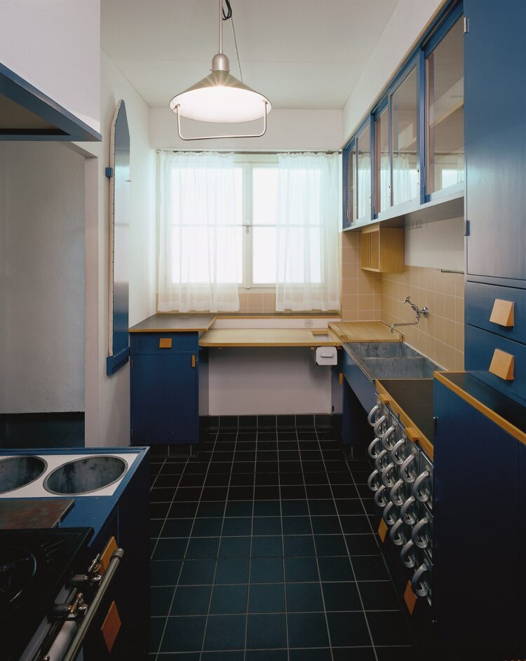 margarete schutte lihotzky feet 3