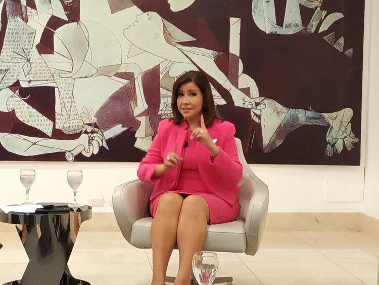 margarita cedeno de fernandez feet 1