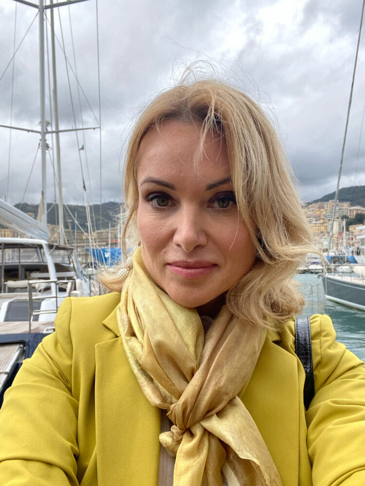 margarita ovsyannikova feet scaled