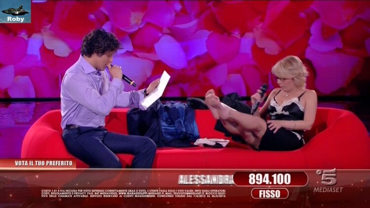 maria de filippi feet 1